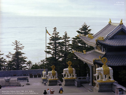 Temples Above the Clouds | 峨眉山 - 云海